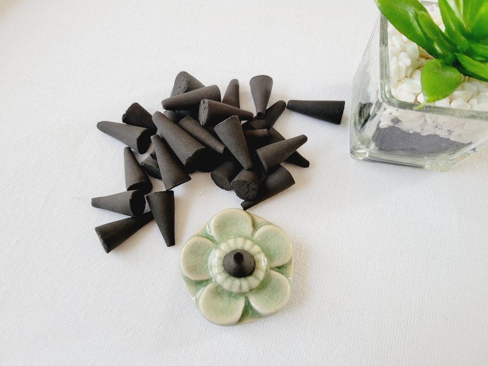 Incense Cone Gift Set with Terracotta Burner, Matches & Black Lava Salt